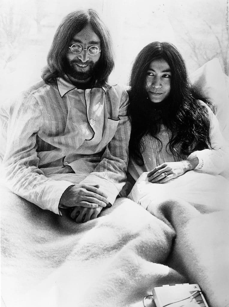 Pero uno de los casos más extraños y no tan conocidos tuvieron como protagonistas a
<b>John Lennon y su esposa Yoko Ono</b>.