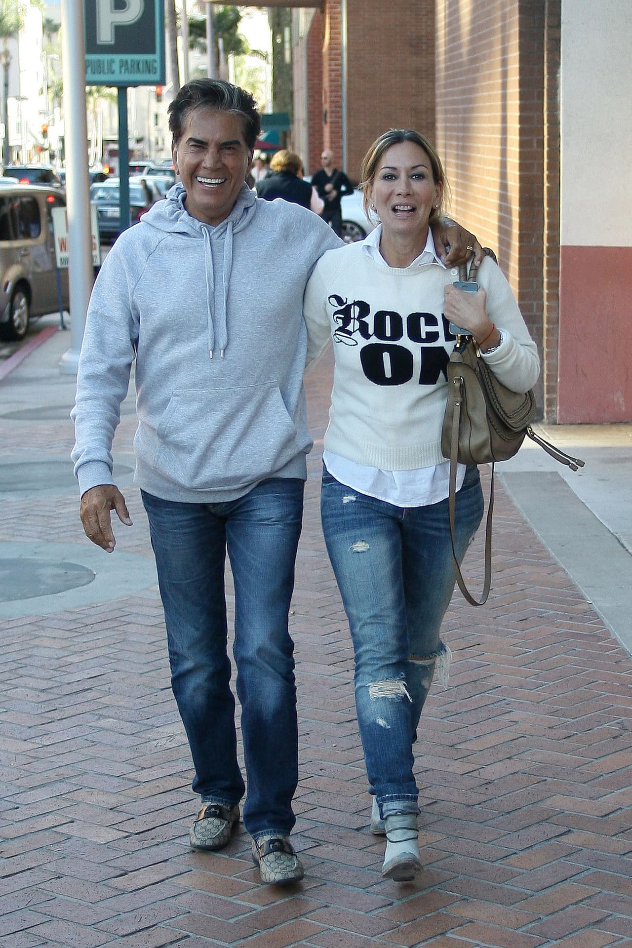 El intérprete alegó que la separación de su primera esposa no se produjo por responsabilidad de Carolina Pérez.
<br>