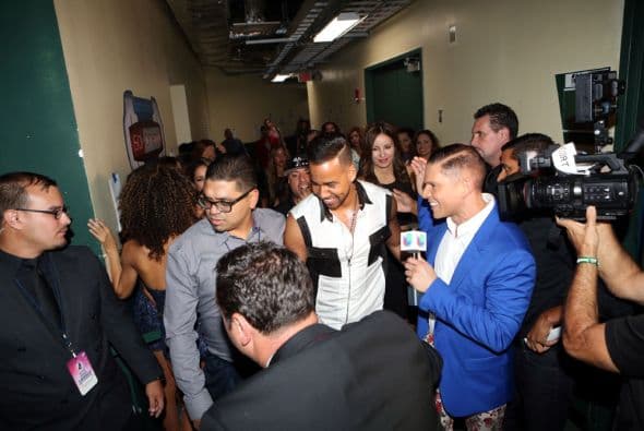 En exclusiva te llevamos detrás de cámaras en estos Premios Juventud 2014. Mira todo lo que pasó cuando las cámaras no estaban encendidas.