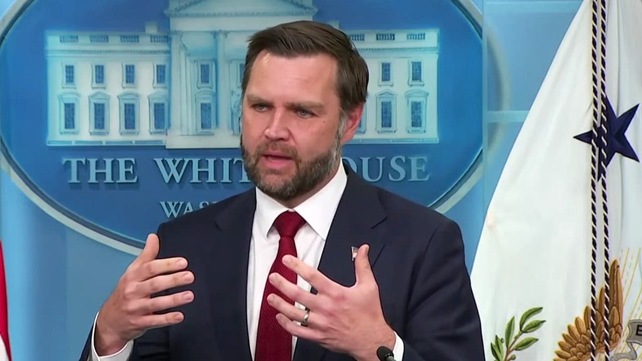 Casa Blanca: J.D. Vance atribuye alza de gasolina a ataques de Irán y defiende acuerdo con Venezuela