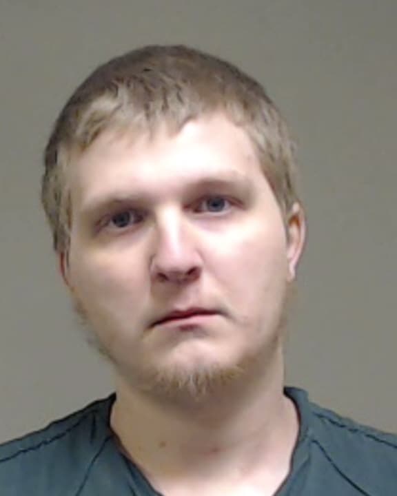 Un hombre es arrestado por solicitar servicios sexuales de una supuesta menor de edad