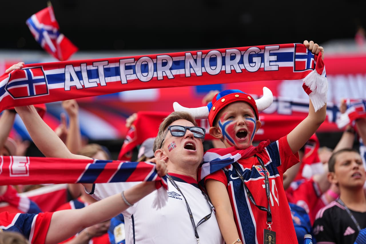 La afición noruega en los minutos previos al partido.