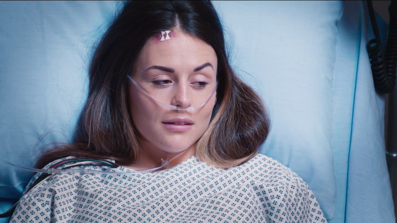 Alarmados por una inesperada llamada del hospital, Robert y Dave acudieron. Afortunadamente llegaron en el momento en que Julieta abrió los ojos y movió los dedos de una de sus manos.