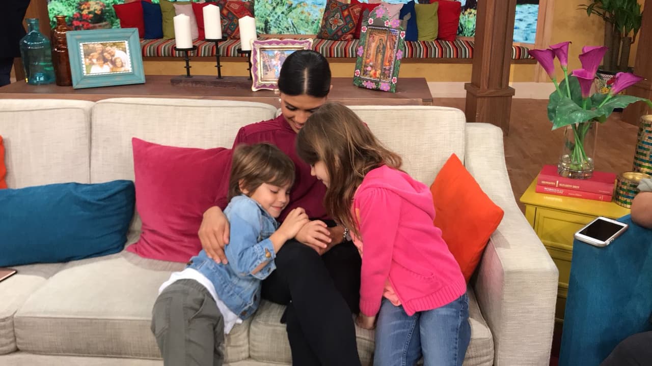 Mientras Poncho de Anda compartía con sus compañeros, los pequeños encontraron con quién entretenerse.