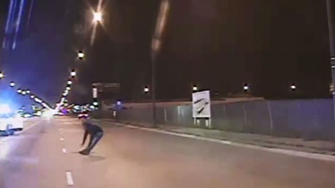 Estos son 15 momentos clave para comprender y recordar el caso del expolicía 
<b><a href="https://www.univision.com/local/chicago-wgbo/quien-es-jason-van-dyke-te-explicamos-el-caso-del-hombre-que-descargo-16-balas-contra-laquan-mcdonald">Jason Van Dyke,</a></b> sentenciado por disparar en 16 ocasiones en contra del joven Laquan McDonald, como quedó evidenciado en el video de su cámara corporal.