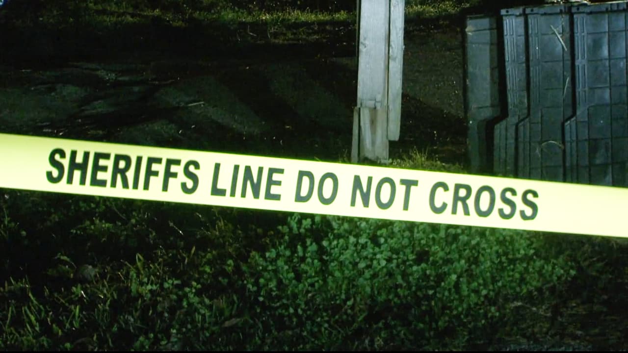 La pareja tenía cinco hijos, entre 7 y 16 años. Ninguno resultó herido en el incidente. El alguacil Ed González dijo que los menores están bajo los servicios de protección y serán entregados a sus familiares.