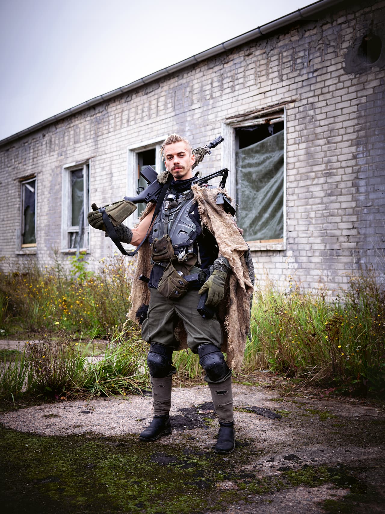 <b>Guerrero sin identidad. </b>Los juegos de rol de acción en vivo o LARP se realizan en EEUU, Europa y Australia, y los participantes se reúnen periódicamente. "Primero busqué un buen lugar para tomar los retratos y después ubiqué los personajes que encajaran en esos lugares. Usé locaciones que a veces no estaban demasiado involucradas en el juego", agregó Leist.