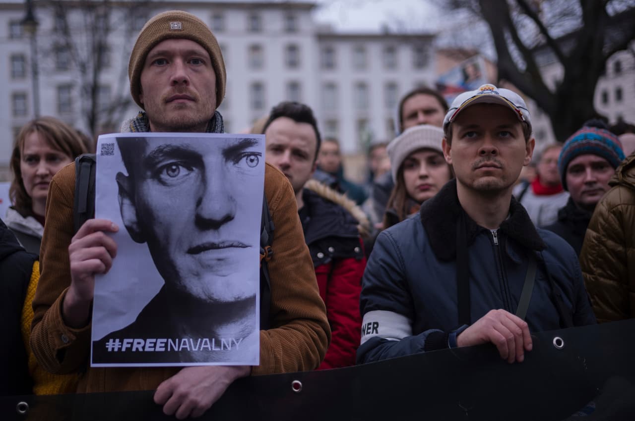 El cuerpo del opositor ruso Alexey Navalny será examinado durante al menos "14 días", anuncian sus colaboradores