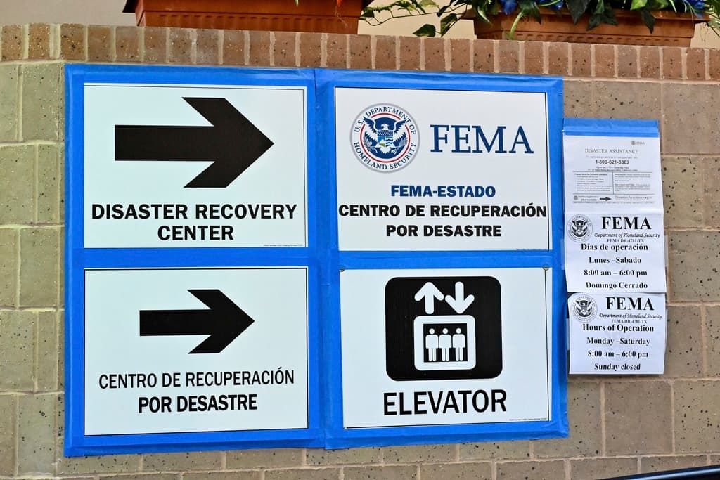 La 
<b>Agencia Federal para el Manejo de Emergencias</b> (FEMA, por sus siglas en inglés) también abrió varios centros en Houston para auxiliar a las personas afectadas.