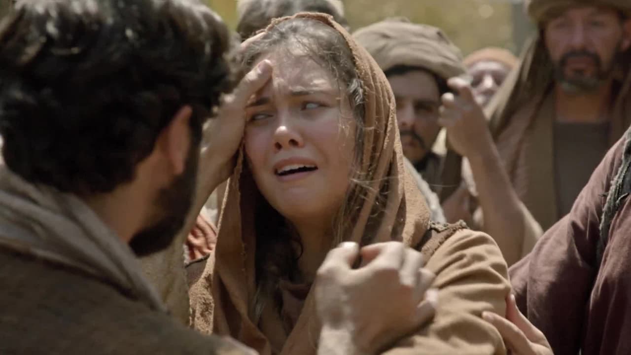 Poco a poco, el pueblo hebreo se dio cuenta de que Jesús es el Mesías. En medio de su peregrinaje, las personas se reunieron para verlo devolverle la vista a una joven ciega.