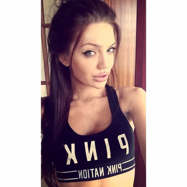 No tiene nada que ver con el medio artístico.