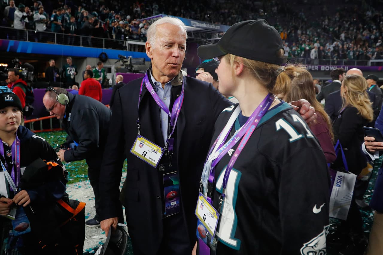 Joe Biden, ex Vice Presidente de los Estados Uindos estuvo en el campo de juego durante la celebración del título.