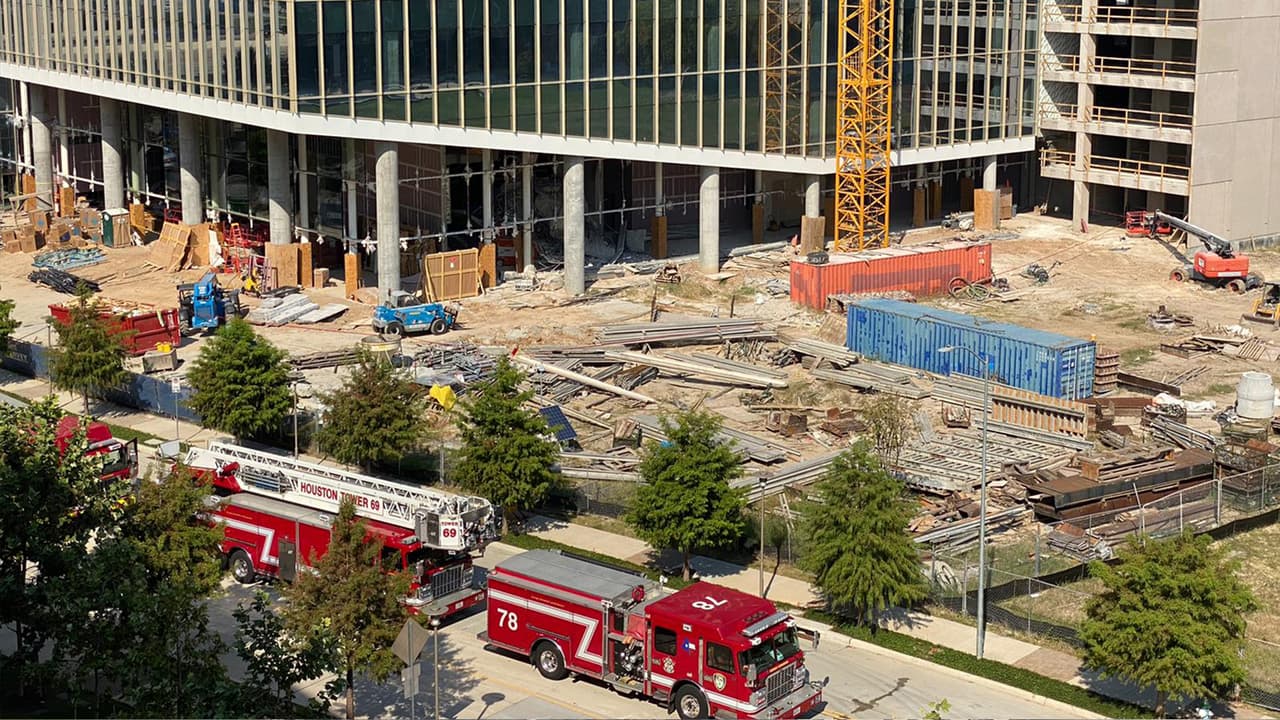 Mueren tres trabajadores tras colapsar un edificio en el área del City Centre al oeste de Houston