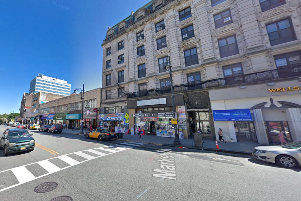 <b>Puesto 6: Passaic, Nueva Jersey</b>. 241 fallecidos por cada 100,000 habitantes. El condado tiene una población de 69,781 personas (censo 2010). Está ubicado a unas 8 millas al norte de Newark y a 10 millas al oeste de la ciudad de Nueva York.