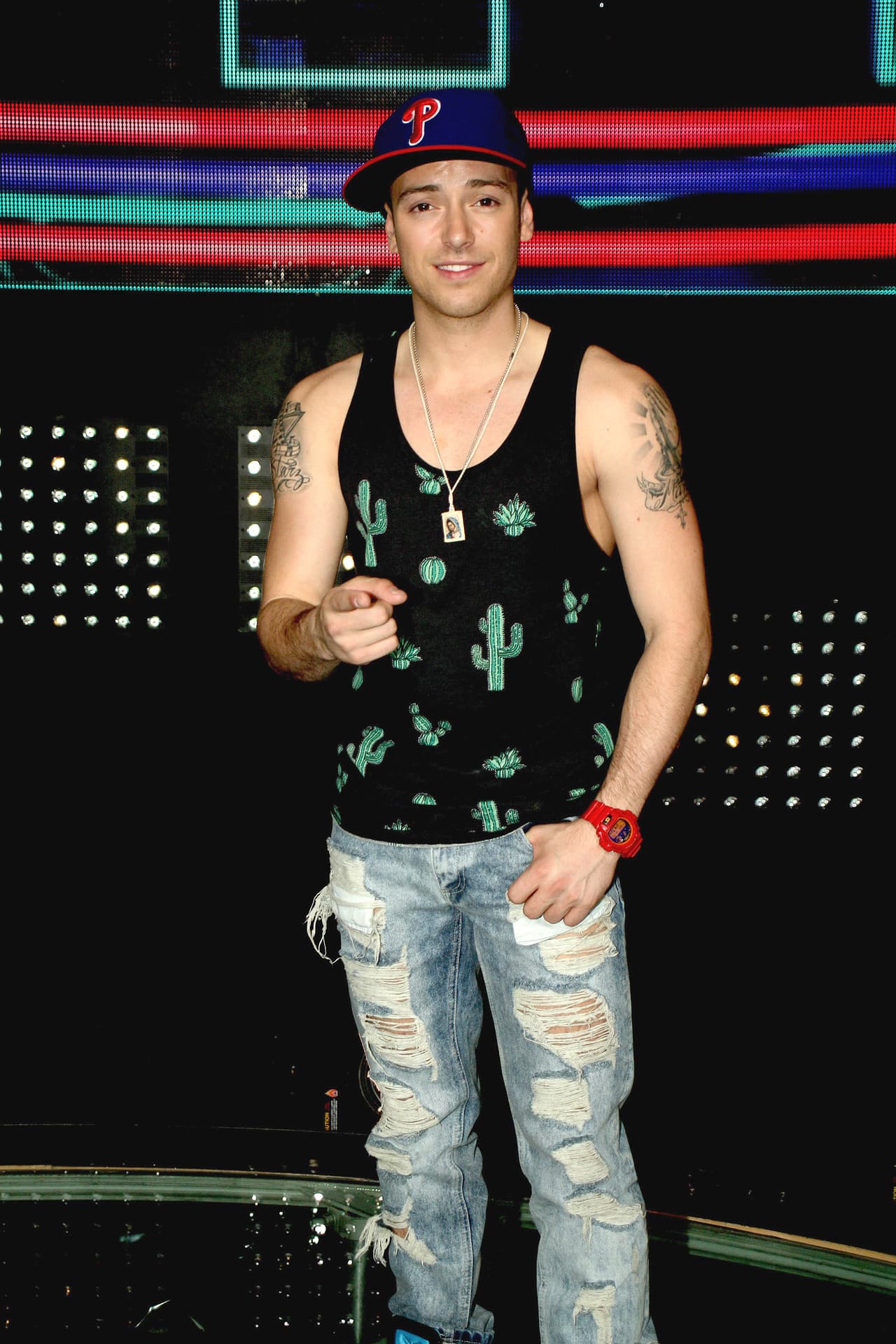 “Creo que es una letra y un ritmo que contagia. Es muy importante, al momento de componer una canción, que el público se pueda identificar, es clave”, continuó.