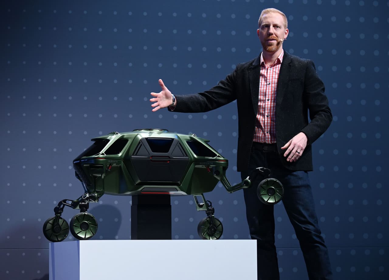 <b>Automóvil Hyundai Elevate. </b>Es un carro con piernas, diseñado para atravesar cualquier tipo de terreno. Podrá ser utilizado por personas discapacitadas y para la respuesta a emergencias y desastres naturales.