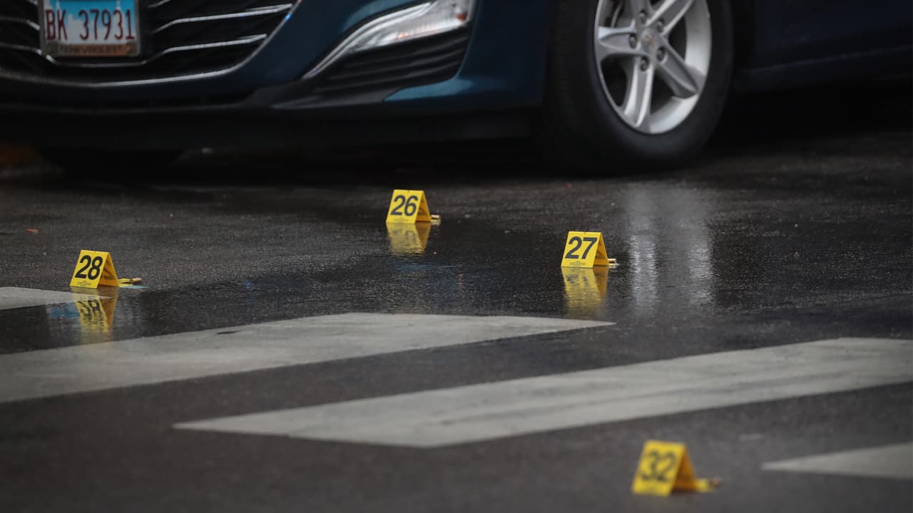 Asesinan a dos personas a tiros tras discusión en Belmont Cragin