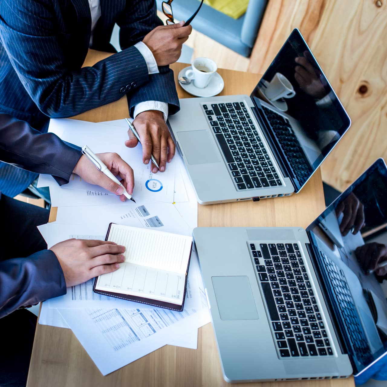 Esto se debe a que se calcula que la inflación continuará incrementándose hasta el 2022.
<b>“Es muy importante tener un presupuesto</b> no solamente hasta enero sino hasta diciembre del año que viene para ver cómo vamos a tener un techo, un sitio donde vivir, y comida”, dijo González.