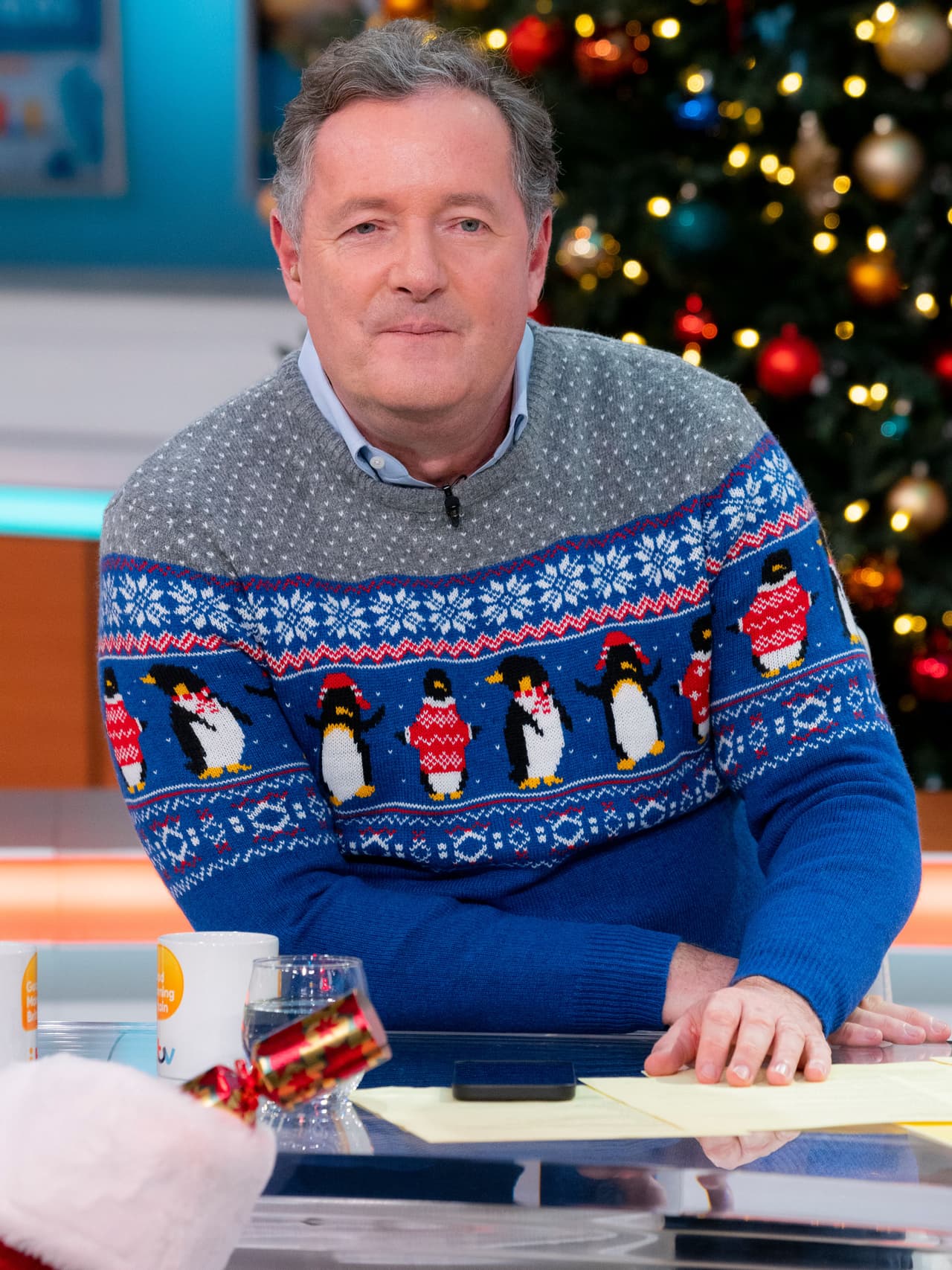 Piers Morgan levantó ámpula al respecto y dijo: "
<b><a href="https://www.univision.com/shows/despierta-america/meghan-markle-necesita-terapia-la-reaccion-de-su-hermana-samantha-por-lo-que-le-conto-a-oprah-video" target="_blank">No creo una palabra de lo que dice Meghan Markle</a></b>. No le creería si me leyera un informe meteorológico".
<br>