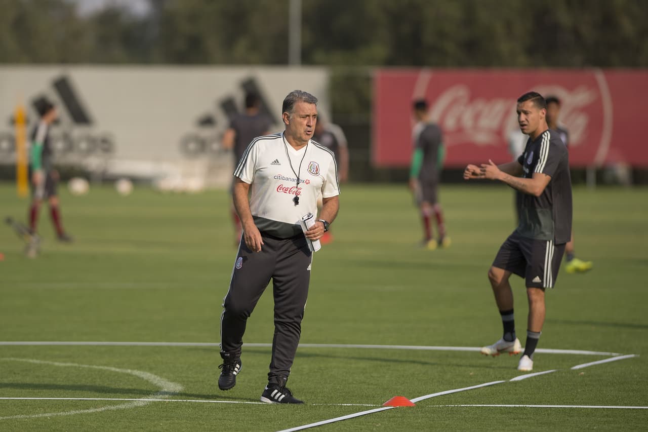 Detallista, enérgico, atento y muy dinámico se notó al argentino Gerardo Martino en su primer entrenamiento como director técnico de México en el Centro de Alto Rendimiento en la Ciudad de Mexico.