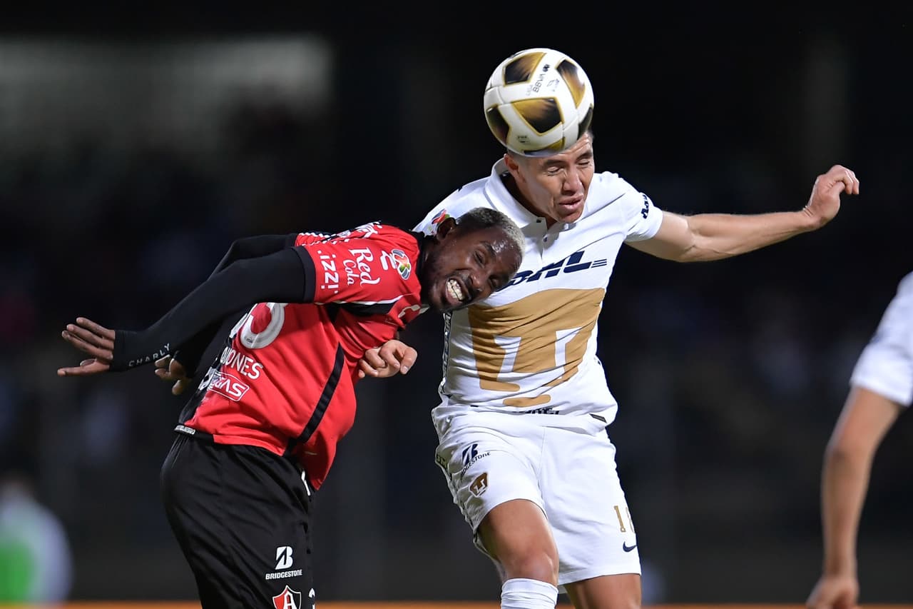 Con un cañonazo de Julio Furch en el primer tiempo, Atlas logra vencer de visita a los Pumas 0-1 y tomán una muy cómoda ventaja en las semifinales del futbol mexicano.