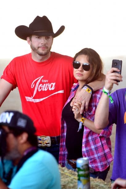 Mila y Ashton disfrutaron del festival de música country Stagecoach. Mira aquí los videos más chismosos.