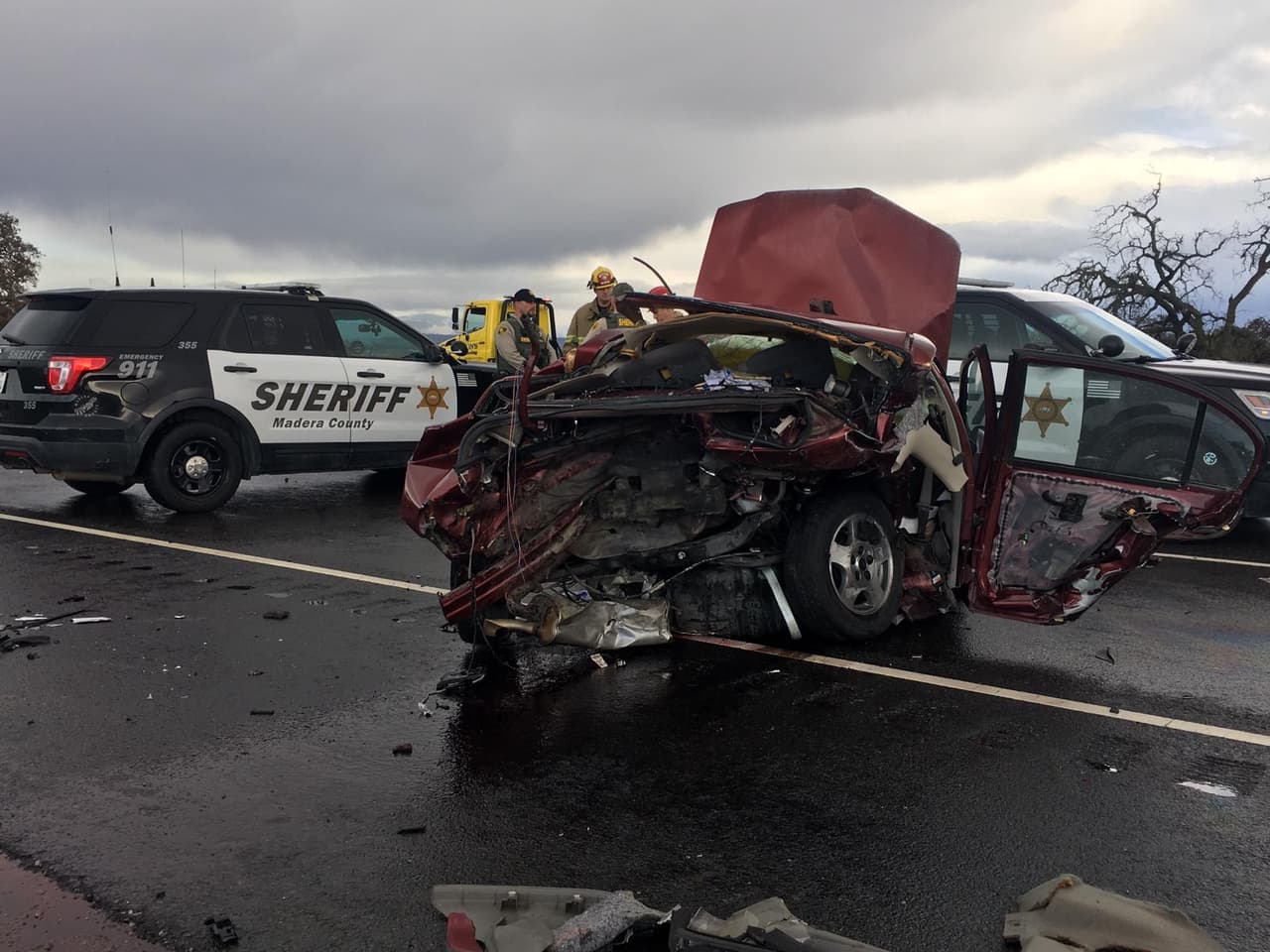 Conductor ocasiona choque múltiple y muere tras el impacto en el condado de Madera