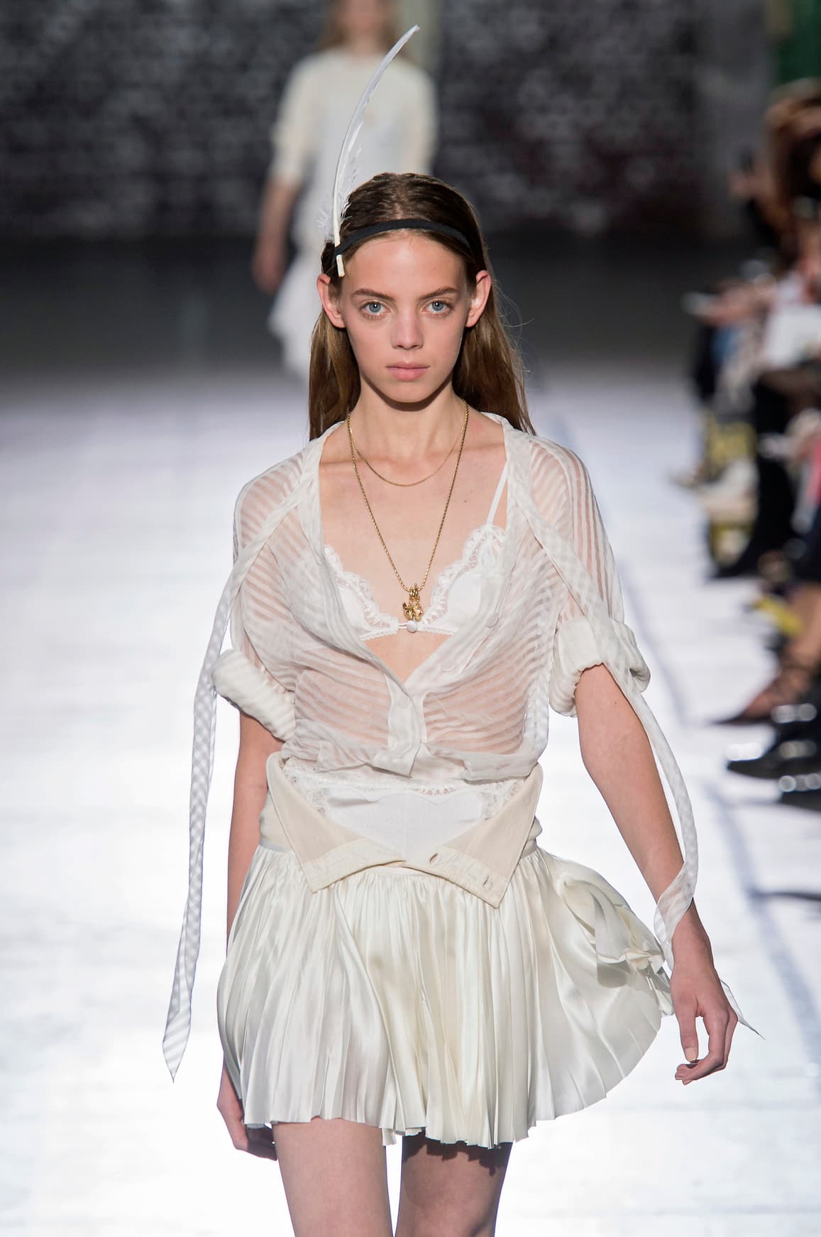 Como dato curioso: le gustan los animales, tiene tres cerditos como mascotas.