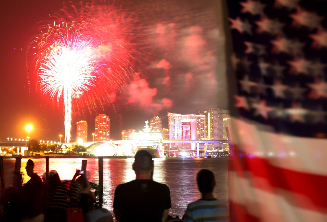 Cancelan mayoría de eventos con fuegos artificiales del 4 de Julio en Miami: pero aquí puedes verlos 