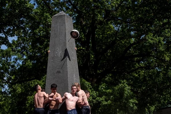 El Monumento Herndon fue nombrado en homenaje al comandante. William Lewis Herndon, quien murió durante un huracán en 1857.