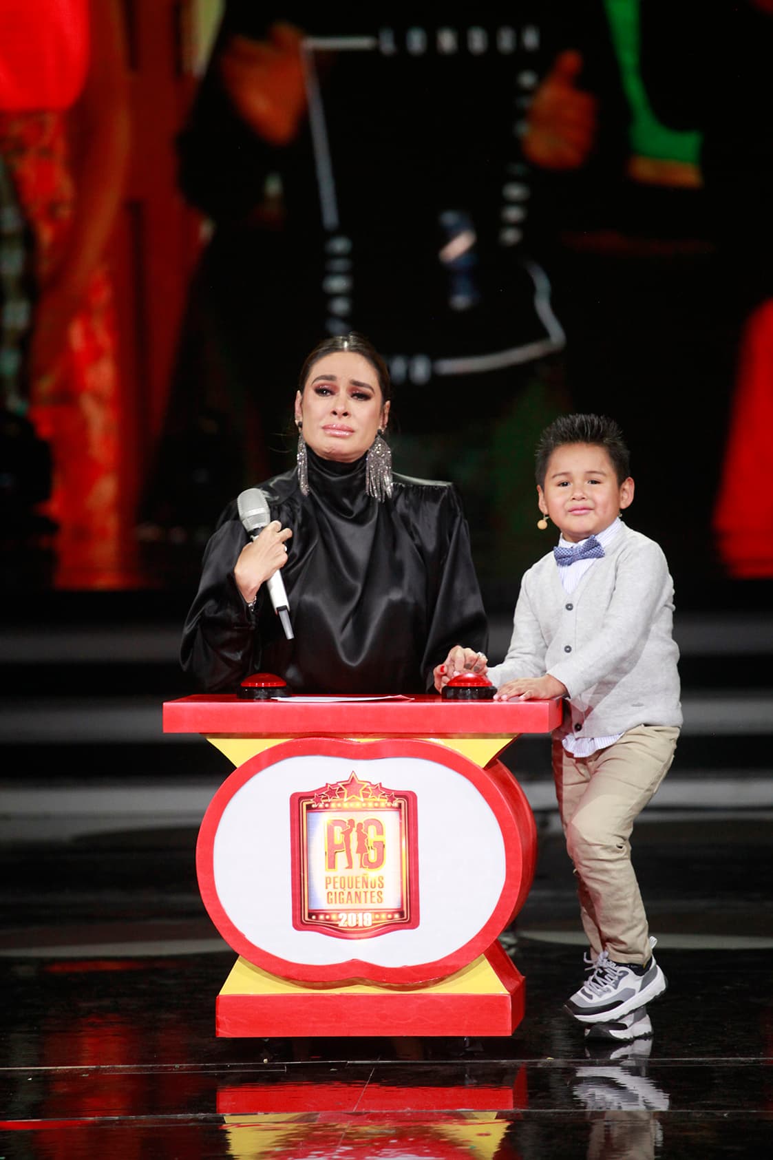 "Me identifiqué mucho contigo, Giovani. Yo de chiquita le hice esa promesa a mi mamá, que nunca iba a faltar comida en su refrigerador y gracias a Dios se la he podido cumplir", reveló Galilea