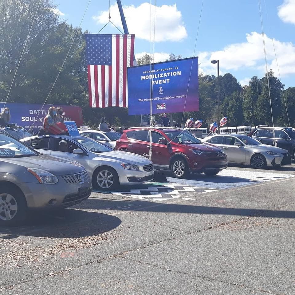 Faltando 15 días para las elecciones del 3 de noviembre, Biden hizo eco sobre la importancia de hacerse contar. "Vota, Carolina del Norte importa, y estamos pidiendo tu confianza y apoyo. No esperes, ve hoy a votar", agregó.