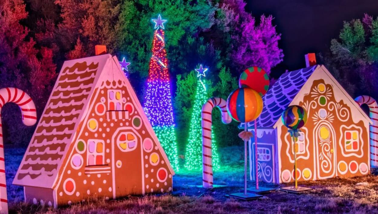 Tiene enormes instalaciones navideñas, con escenas únicas que son prácticamente sacadas de los libros de cuentos, según sus organizadores.