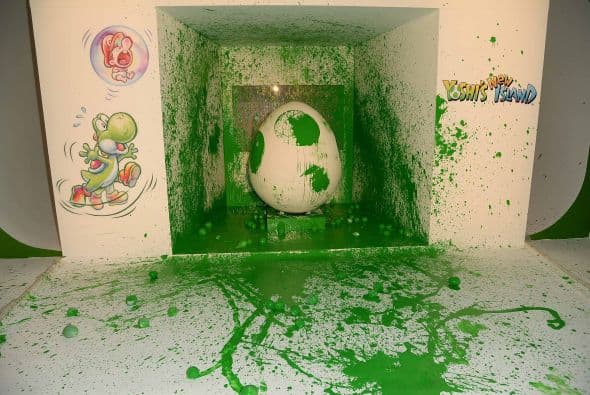 El divertido Yoshi ofreció una fiesta súper divertida que llenó de color el día mientra decoraban el gigantesco huevo ícono del nuevo juego del personaje. ¡Así bautizaron el videojuego!