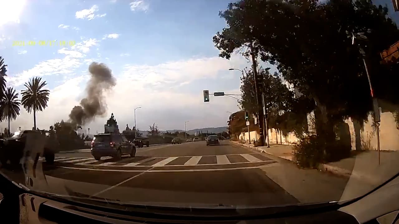 Dos personas mueren tras accidente de una avioneta en Santa Mónica
