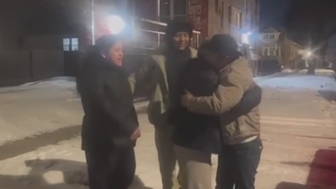 Tras cuatro meses detenido por ICE, padre mexicano vuelve a abrazar a su familia