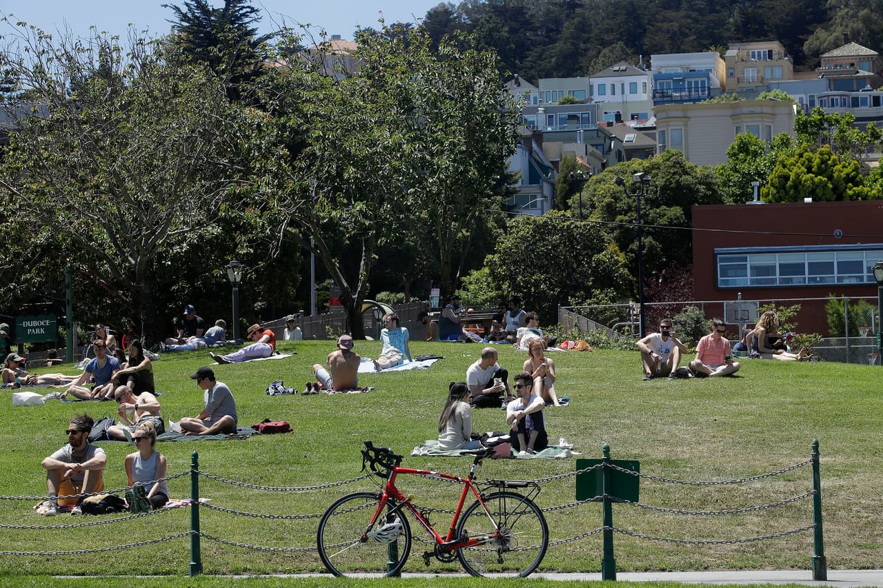 Las altas temperaturas pueden ser especialmente peligrosas para los bebés y las mascotas.
<a href="https://www.univision.com/local/san-francisco-kdtv/alertan-de-riesgos-para-bebes-y-mascotas-por-las-altas-temperaturas-en-el-area-de-la-bahia" target="_blank">Los menores de edad son muy susceptibles al sobrecalentamiento</a> debido a que sus sistemas de control térmico son menos eficientes que los de los adultos.