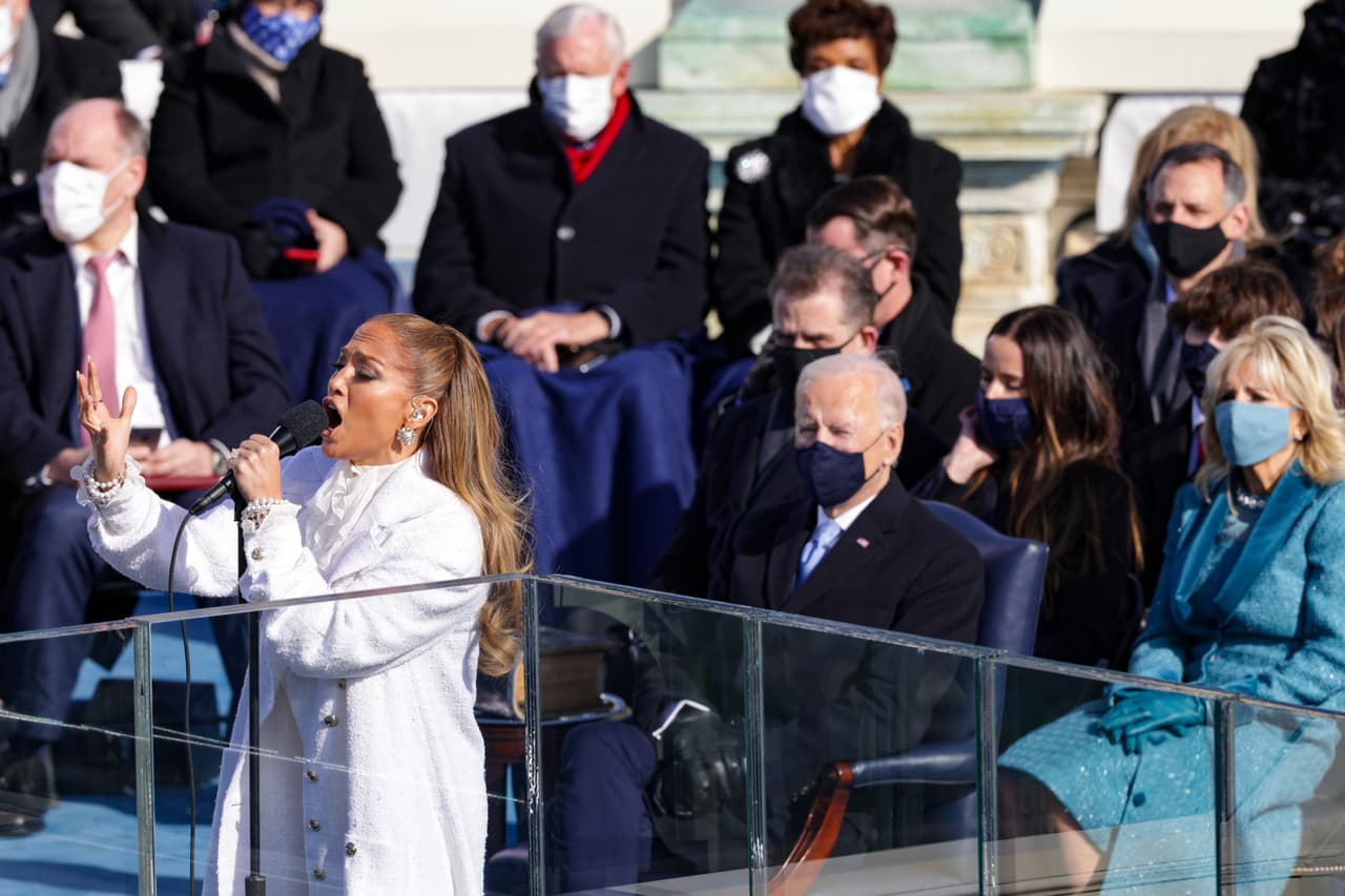En febrero de 2020 participó en el espectáculo de medio tiempo del Super Bowl, el 31 de diciembre pasado se presentó en Times Square para la Nochevieja de Dick Clark y este 20 de enero fue parte de la inauguración presidencial en Washington, D.C.