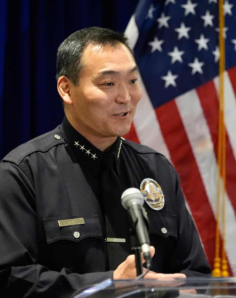 Dominic Choi ingresó a la policía de Los Ángeles el 7 de noviembre de 1995. Sustituye en el puesto a Michel Moore, quien oficialmente se retiró esta semana.