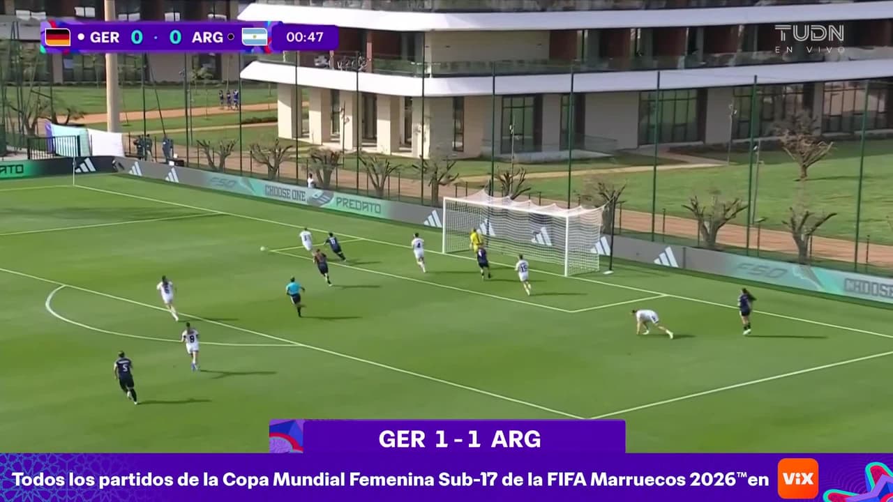 Argentina se fue arriba en el marcador al minuto seis tras una mala salida de la arquera alemana