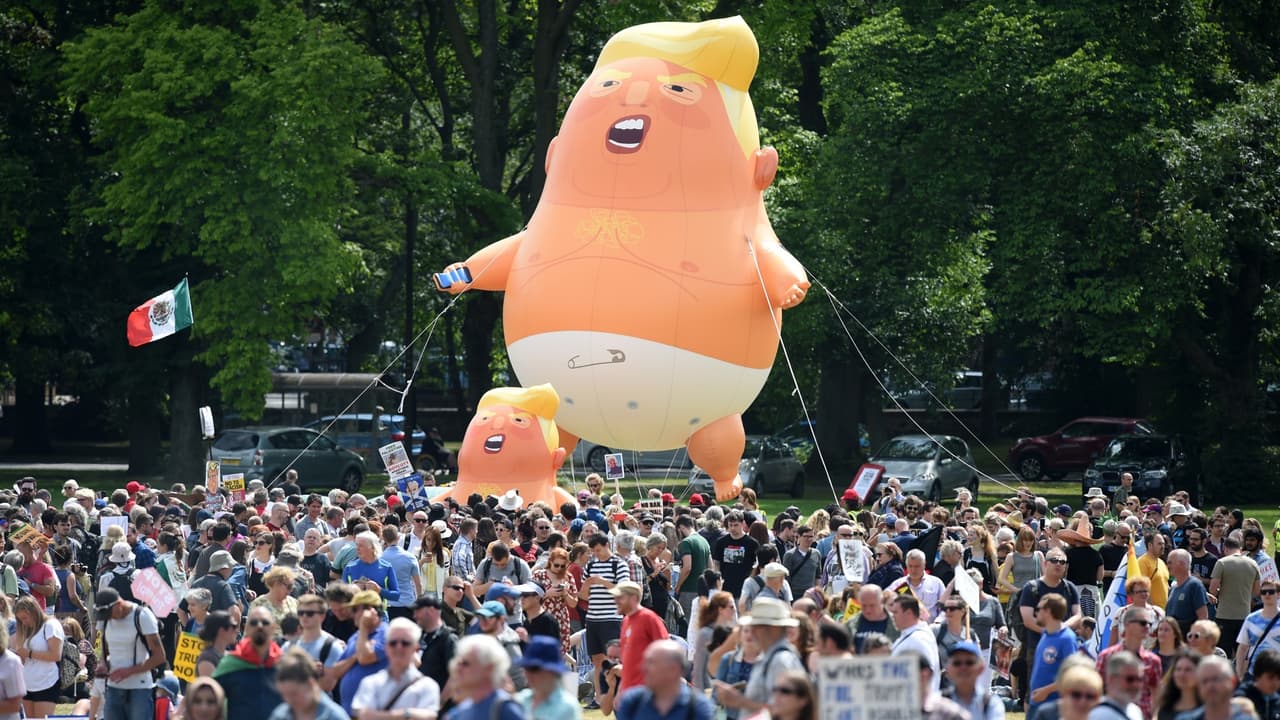 El globo 'baby Trump' durante una protesta contra el presidente Trump en Europa.