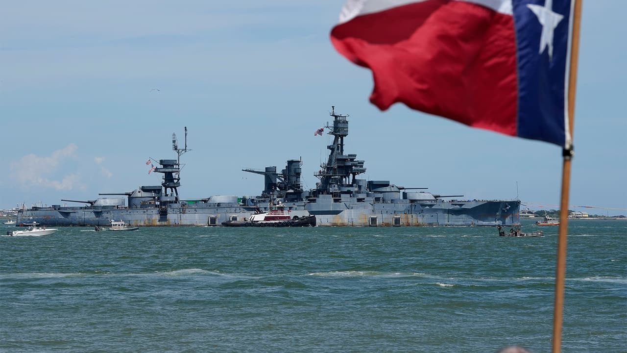 El Battleship Texas llegó a costas de la isla de Galveston tal y como se tenía previsto alrededor de las 4pm.