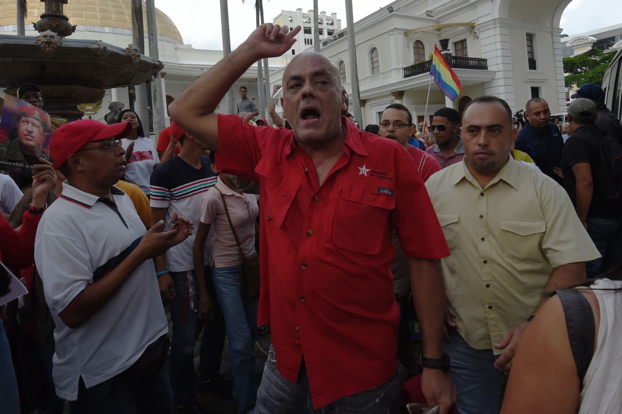 Jorge Rodríguez, militante del chavismo y alcalde del municipio libertador de Caracas, fue uno de los líderes de la manifestación que interrumpió la sesión parlamentaria.