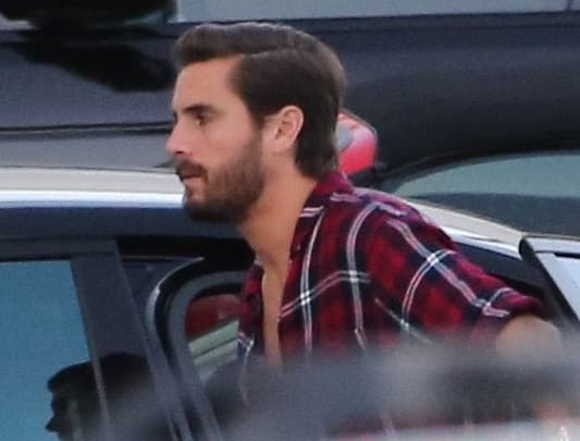 Se paseó con un amigo por Malibú.