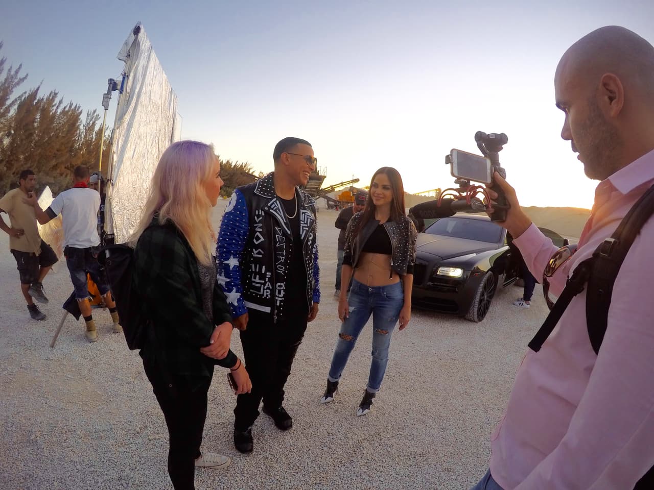 Natti Natasha describe este tema como "esas historias de los amores tóxicos, de esos que sabes que no es bueno para ti".