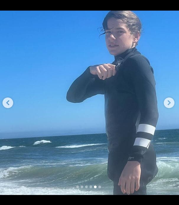 De acuerdo con el diario puertorriqueño El Nuevo Día, las imágenes fueron captadas en Malibú, California, uno de los sitios preferidos para quienes gustan de surcar las olas. 
<br>