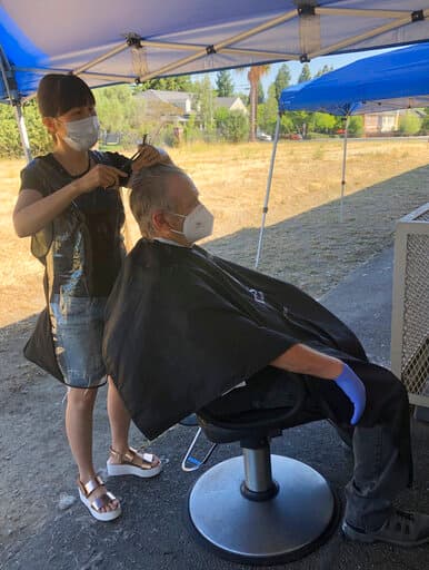 El gobernador Newsom anunció las nuevas medidas este lunes, describiendo la situación de la pandemia con el repunte de las infecciones, las hospitalizaciones y los casos de cuidados intensivos en las últimas 15 semanas.