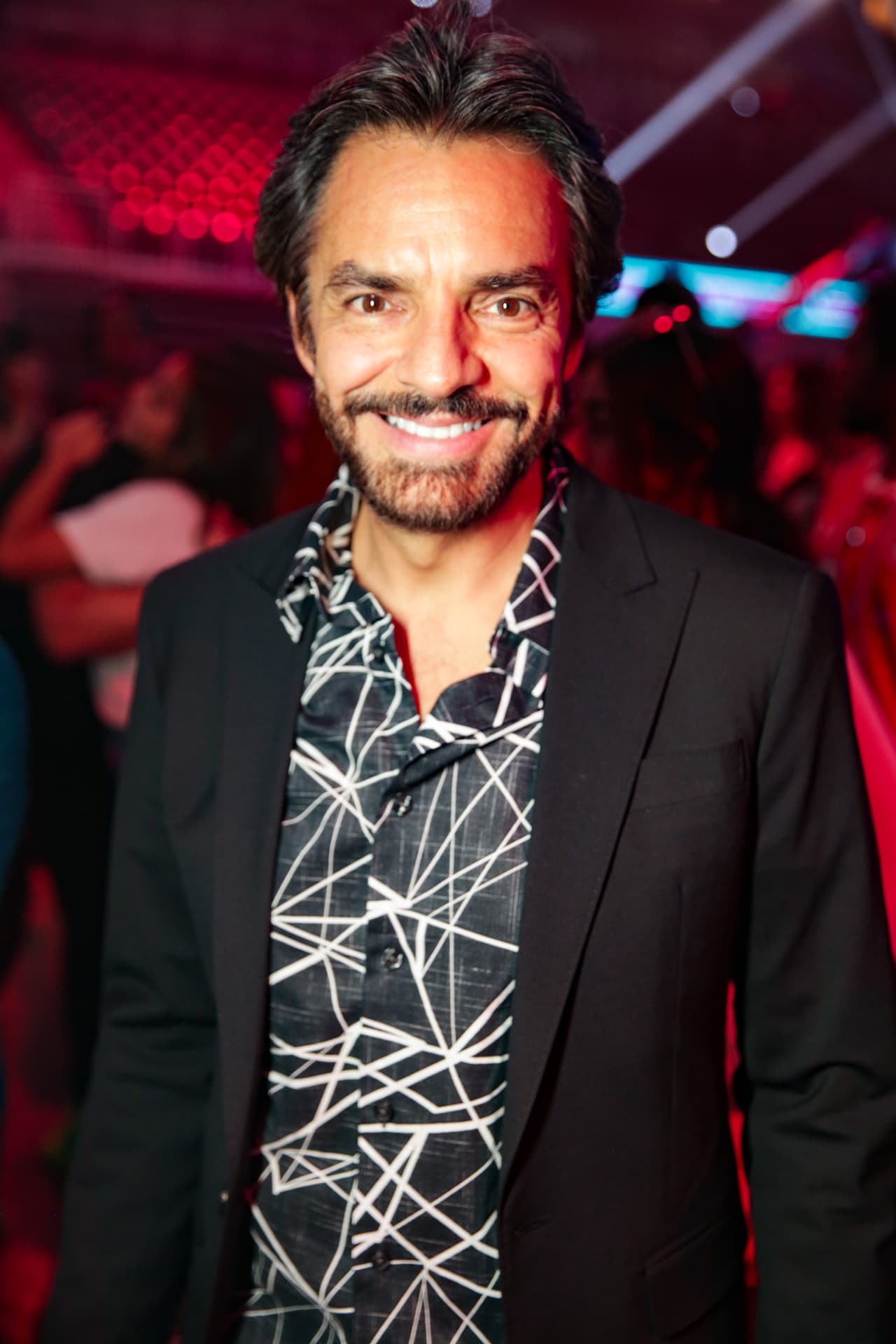 Eugenio Derbez también se paseó por el estadio de usos múltiples del campus de la Universidad de Miami. Forma parte del elenco de presentadores de la edición número 16 de Premios Juventud.
