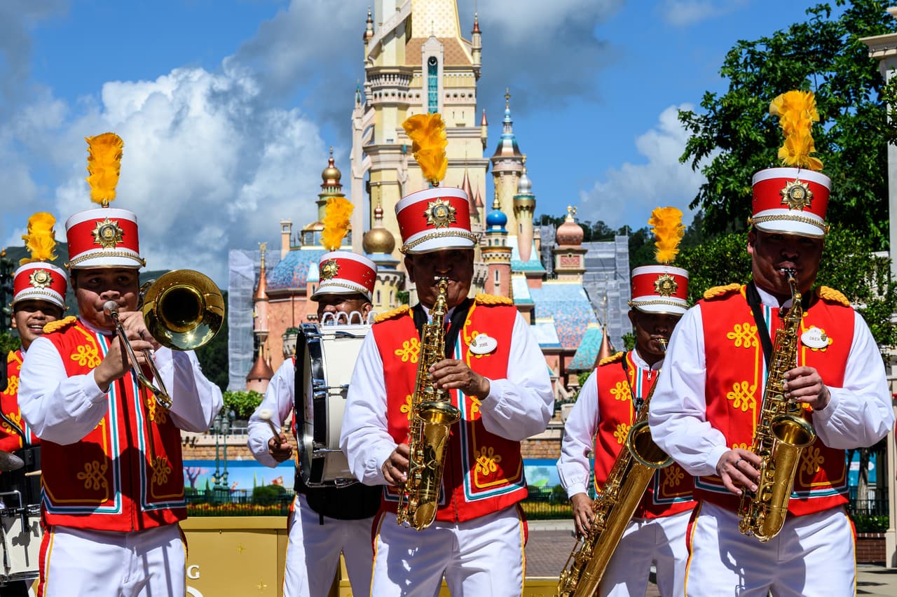 <h2 class="cms-H2-H2">9.- Disneyland Park</h2>
<br> 
<br>El parque clásico de Disney es otra opción en el sur de California, con atracciones tradicionales y el clásico castillo que no te puedes perder.
<br> 
<br>¿Cuánto vas a gastar? 
<b>La entrada cuesta $169 y el estacionamiento $30.</b>