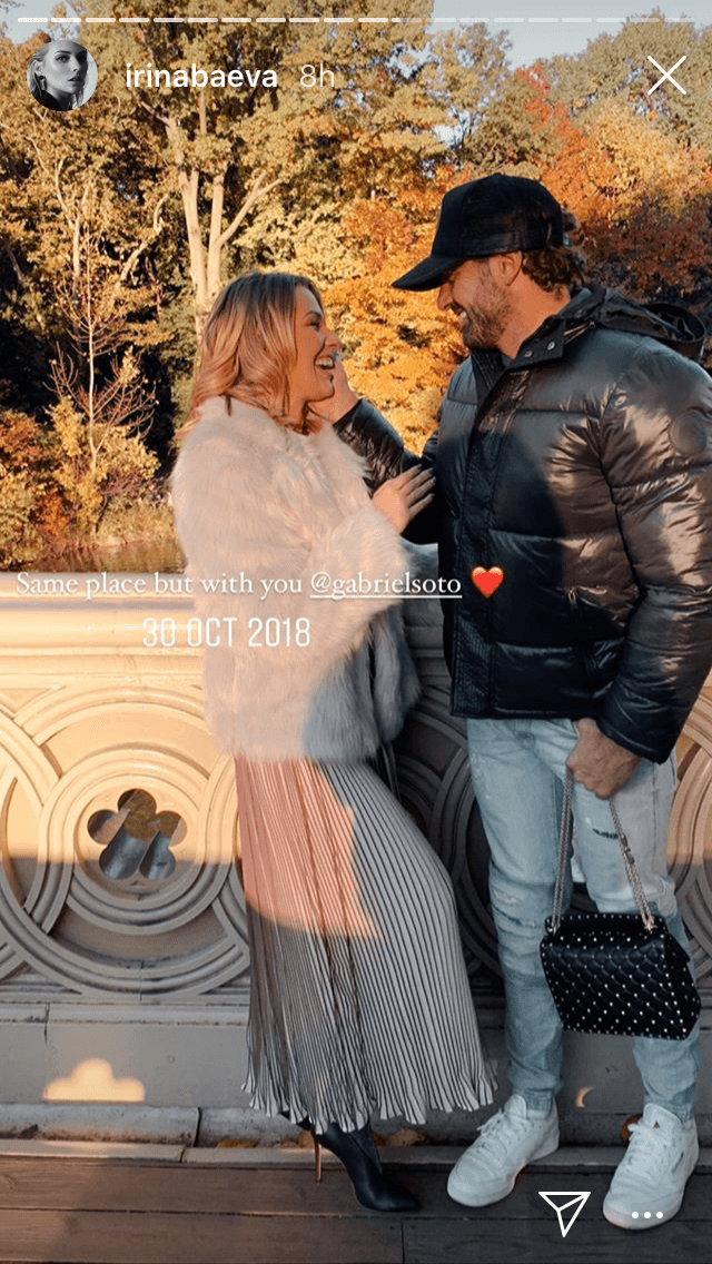 El miércoles 23 de septiembre publicó en sus historias de Instagram una serie de 
<b><a href="https://www.univision.com/famosos/gabriel-soto-revela-que-retomo-un-viejo-habito-con-sus-hijas-e-irina-baeva-durante-la-cuarentena-fotos" target="_blank">fotos con Gabriel Soto</a></b> en la ciudad de Nueva York.
<br>